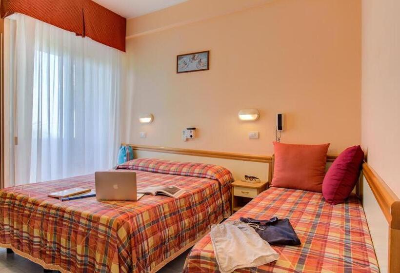 带阳台的三人标准间, Nevada