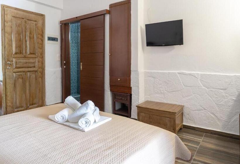 غرفة قياسية ثلاثية مطلة علي الحديقة, Alexandros By The Beach   Serifos