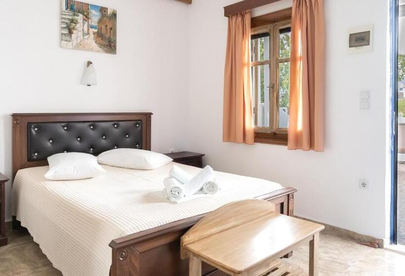 غرفة قياسية مزوَّدة بتراس, Alexandros By The Beach   Serifos