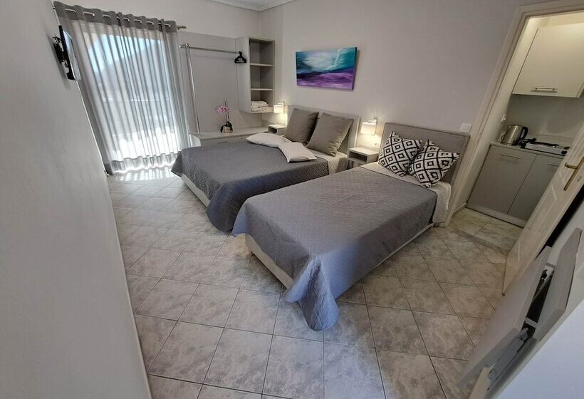 חדר סטנדרט לשלושה, Aretousa