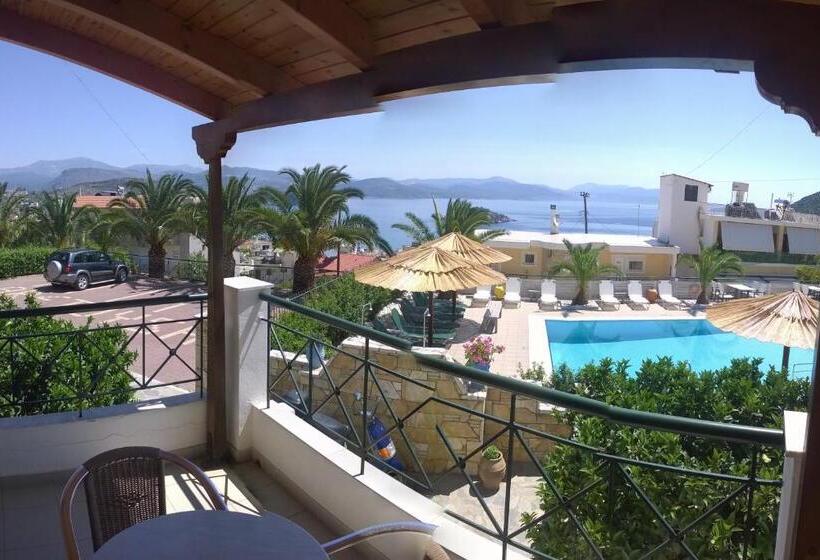 חדר סטנדרט לארבעה, Aretousa