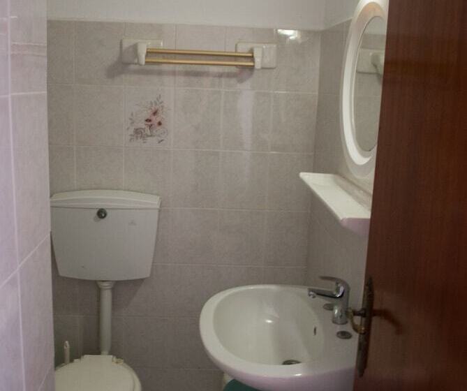 חדר סטנדרט, Asteri