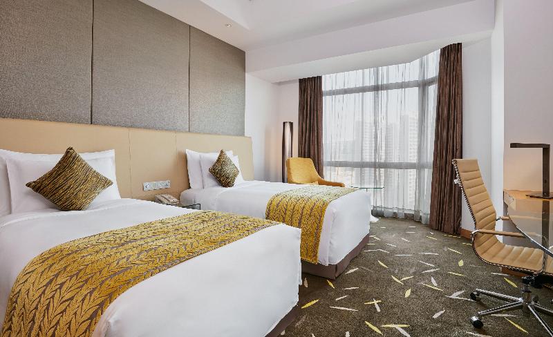 标准间带游泳池, Crowne Plaza Zhongshan Wing On City, An Ihg