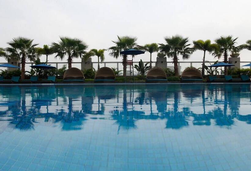 חדר סטנדרט נוף לבריכה, Crowne Plaza Zhongshan Wing On City, An Ihg