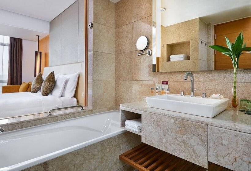 标准间带游泳池, Crowne Plaza Zhongshan Wing On City, An Ihg