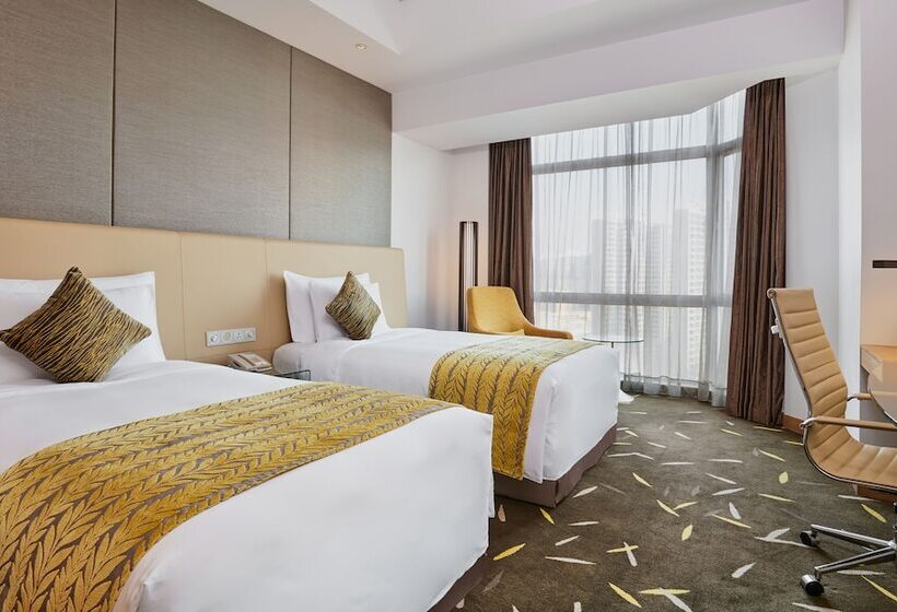 חדר סטנדרט נוף לבריכה, Crowne Plaza Zhongshan Wing On City, An Ihg