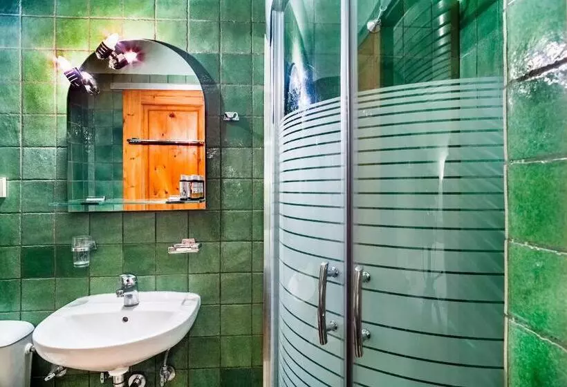 اتاق استاندارد, Dias Guesthouse