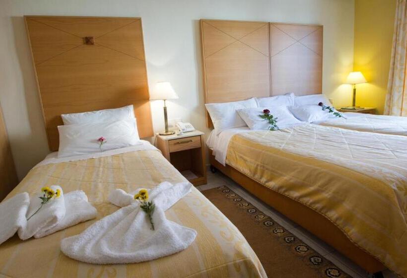 スタンダードトリプルルーム, Kaikis