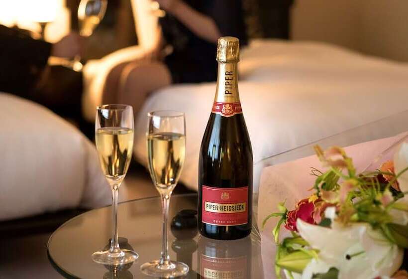 Quarto Superior, Hamilton Ureshino