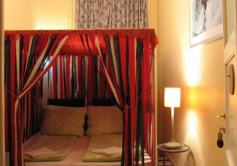 带共用浴室的标准房间, Locomotive Hostel