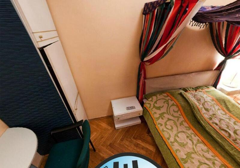 带共用浴室的标准房间, Locomotive Hostel