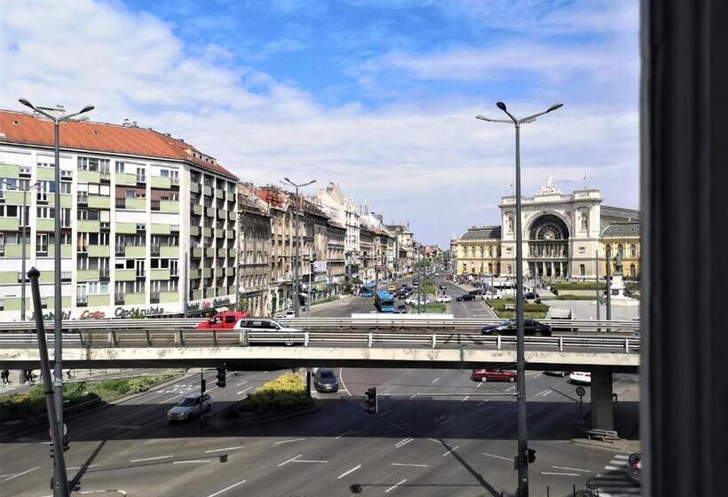 带共用浴室的标准房间, Locomotive Hostel