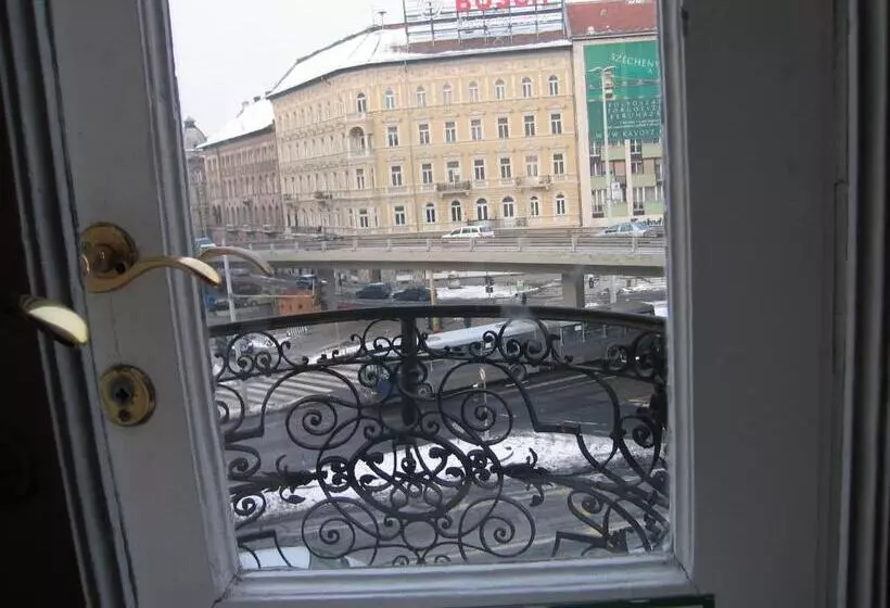 浴室共有スタンダード4人用ルーム, Locomotive Hostel