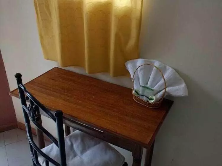 اتاق استاندارد چهار تخته, Hostal Katarpe