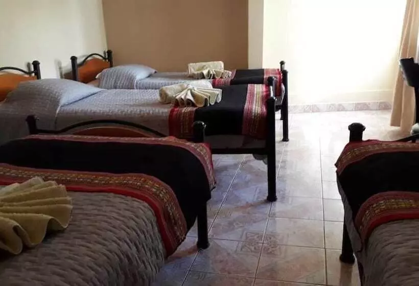 اتاق استاندارد چهار تخته, Hostal Katarpe