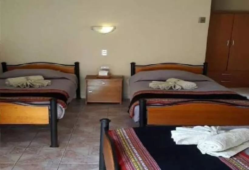 اتاق استاندارد چهار تخته, Hostal Katarpe