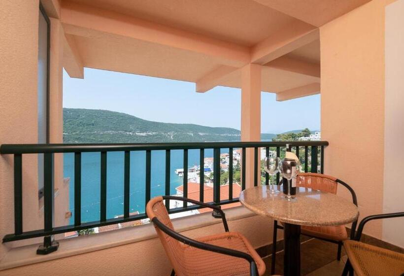 سوییت با چشمانداز دریا, Adria