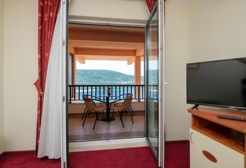 سوییت با چشمانداز دریا, Adria