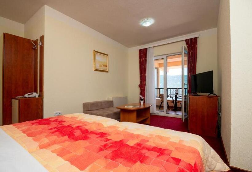 سوییت با چشمانداز دریا, Adria