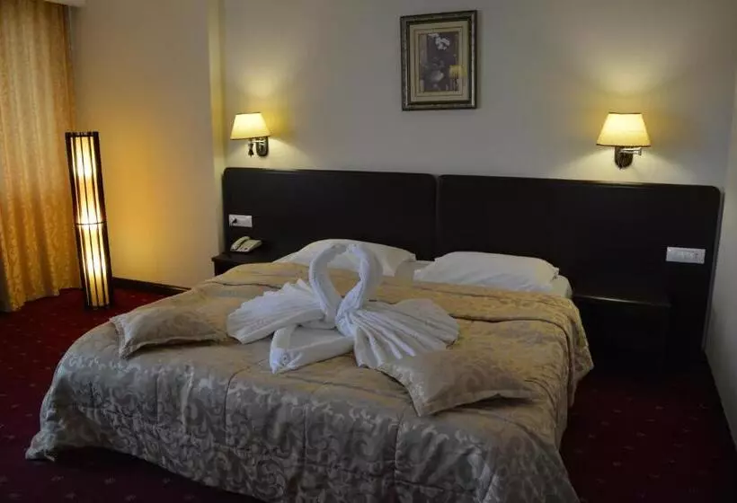 Standard Studio King Bed, Esplanada