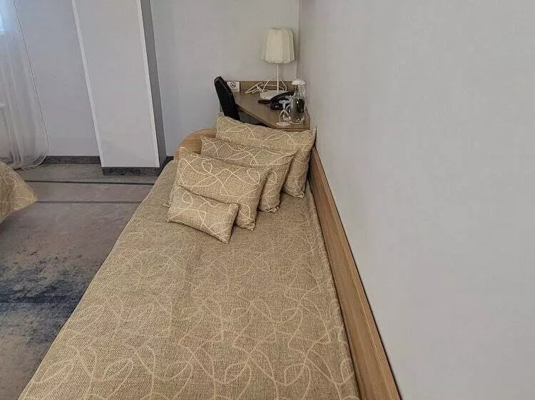 اتاق استاندارد چهار تخته, Green Vilnius