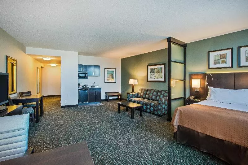 Deluxe Suite King Bed, Holiday Inn Saskatoon Downtown, An Ihg