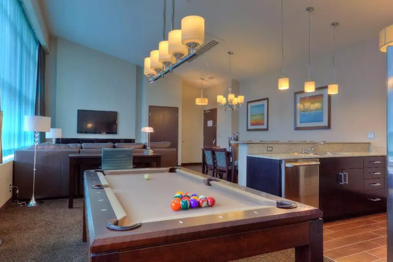 سوییت, Holiday Inn Saskatoon Downtown, An Ihg