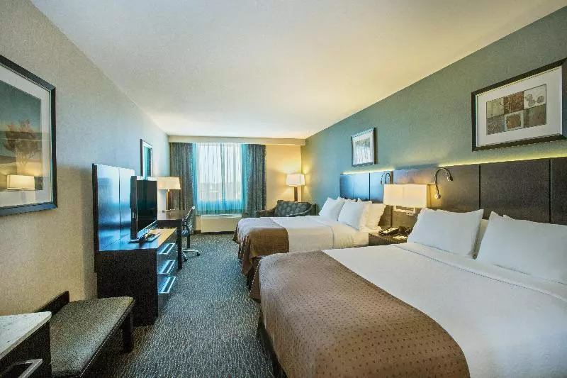 سوییت لوکس, Holiday Inn Saskatoon Downtown, An Ihg