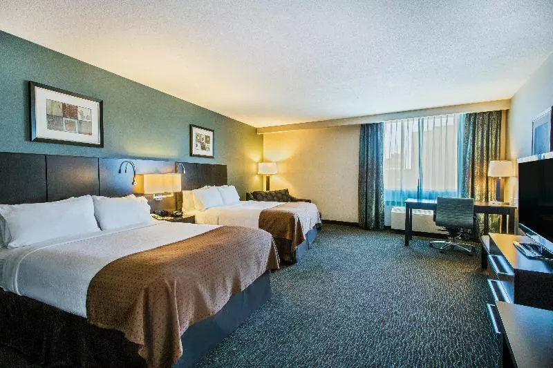 سوییت لوکس, Holiday Inn Saskatoon Downtown, An Ihg