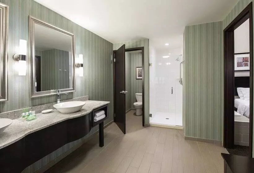 سوئیت پنت هاوس, Holiday Inn Saskatoon Downtown, An Ihg