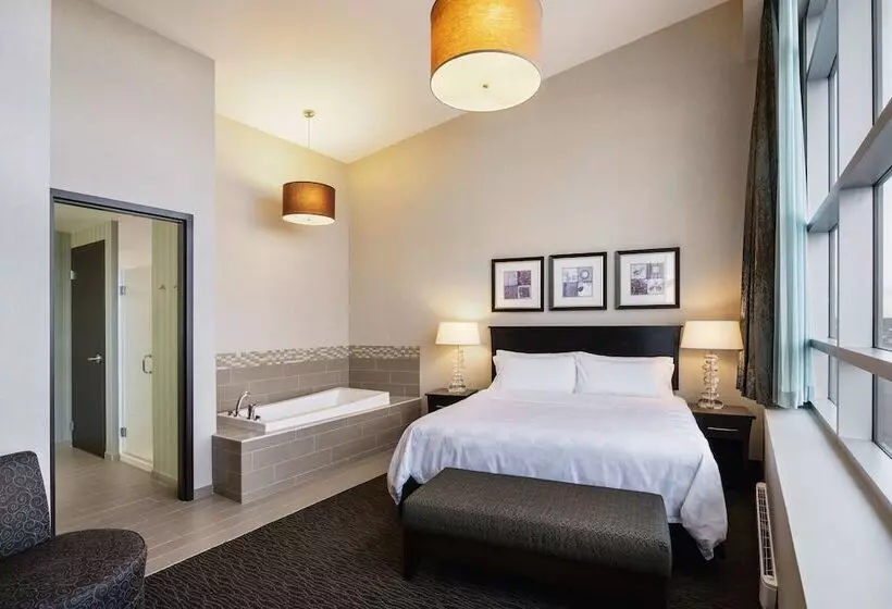 سوئیت پنت هاوس, Holiday Inn Saskatoon Downtown, An Ihg