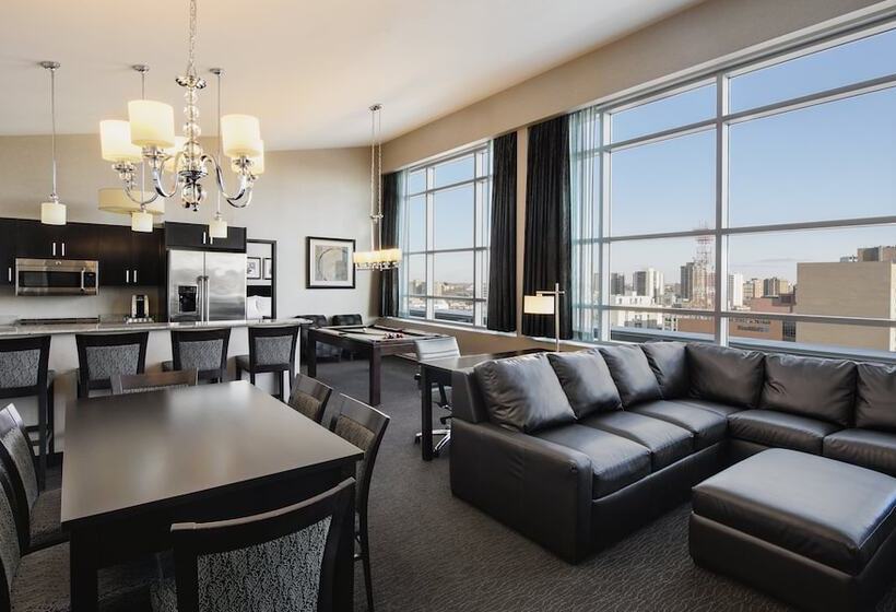 جناح دور أخير, Holiday Inn Saskatoon Downtown, An Ihg