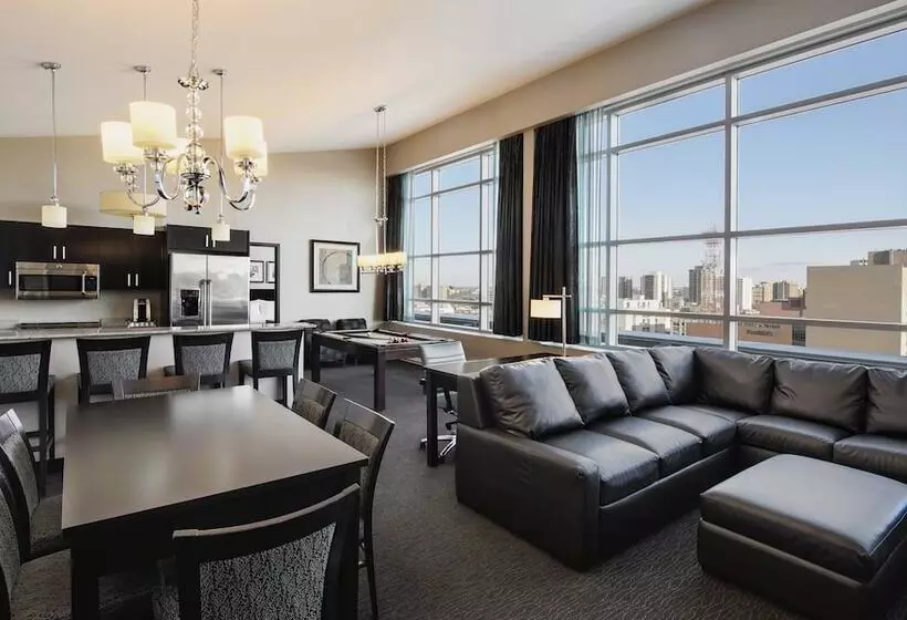 سوئیت پنت هاوس, Holiday Inn Saskatoon Downtown, An Ihg