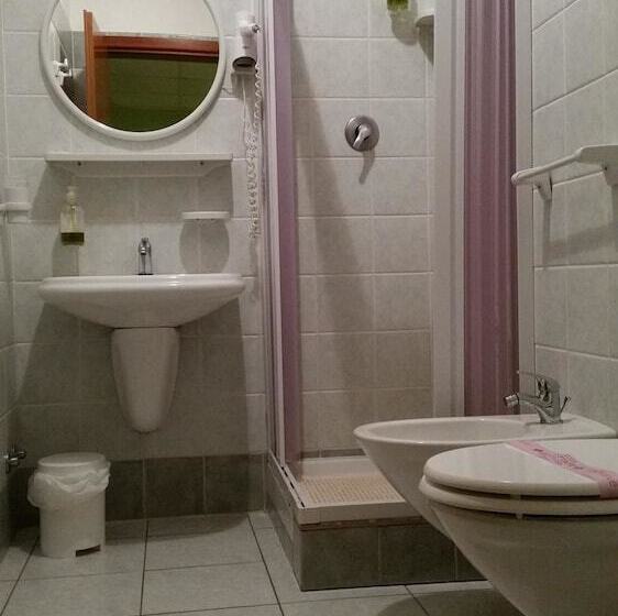 스탠다드 트리플 룸, Leon   Ristorante Al Cavallino Rosso