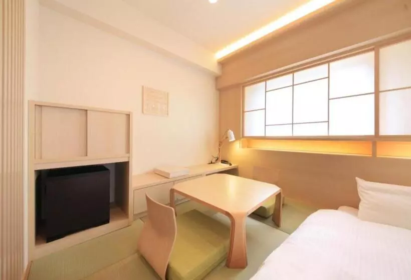 Standard Neljän Hengen Huone, Richmond Hotel Kagoshima Kinseicho
