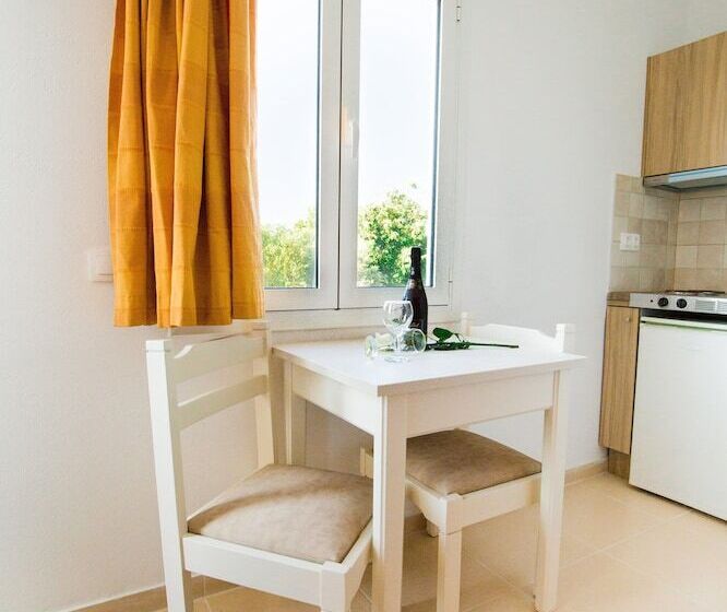 Студио Superior Вид на Бассейн, Mastorakis Hotel And Studios