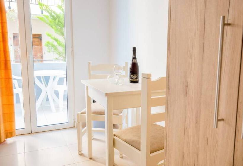 استوديو سوبيريور مطل على حمام السباحة, Mastorakis Hotel And Studios