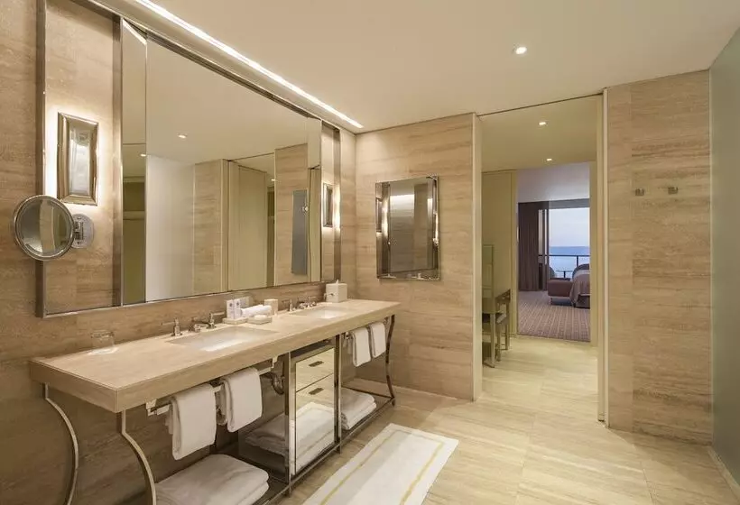 سوییت با چشم‌انداز دریا, The St. Regis Bal Harbour Resort