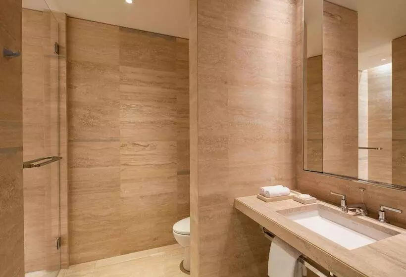 سوییت با چشم‌انداز دریا, The St. Regis Bal Harbour Resort