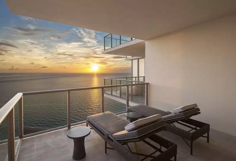 سوییت با چشم‌انداز دریا, The St. Regis Bal Harbour Resort