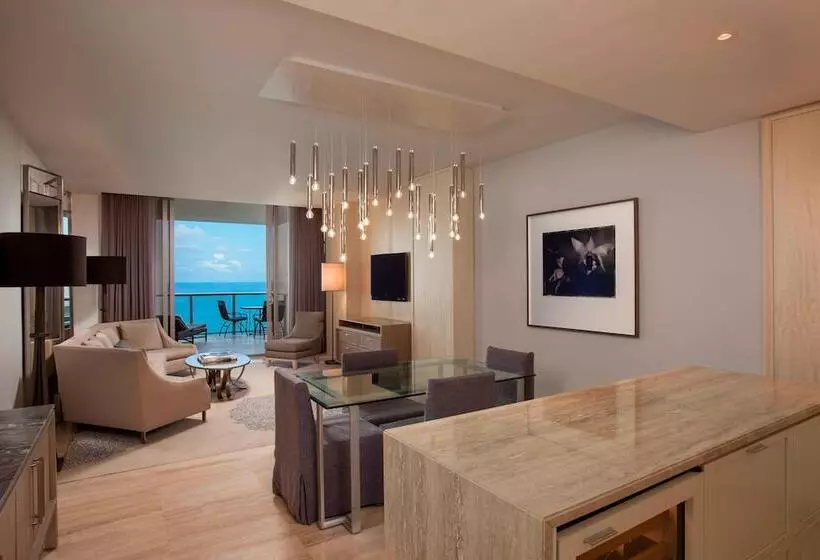 سوییت با چشم‌انداز دریا, The St. Regis Bal Harbour Resort
