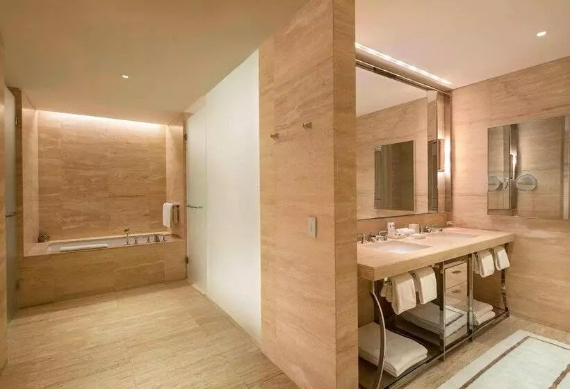 سوییت, The St. Regis Bal Harbour Resort