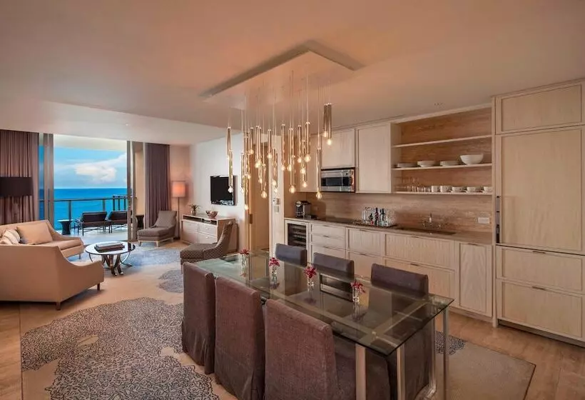 سوئیت سلطنتی 2 خوابه, The St. Regis Bal Harbour Resort