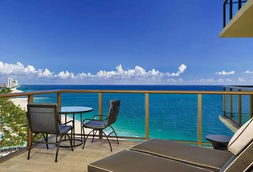 اتاق دلوکس مخصوص معلولین, The St. Regis Bal Harbour Resort