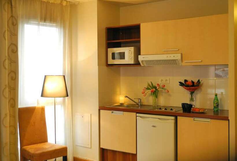 Студия Стандарт, Villa Val Senart 1ere Avenue