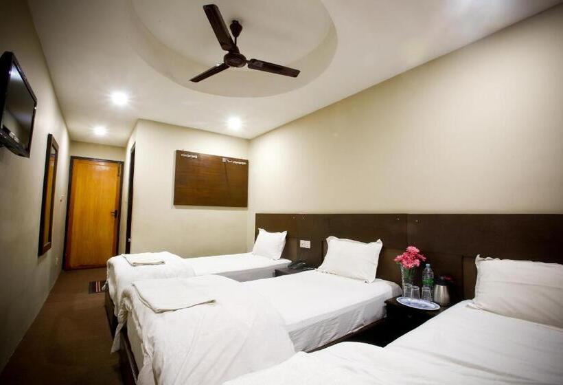 اتاق استاندارد سه نفره, Nandini