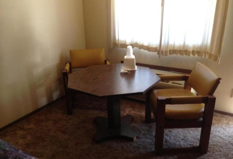 غرفة قياسية سرير كينج, Budget Inn