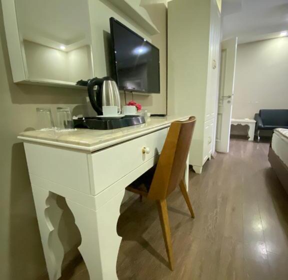 Economy Triple Room, Kent Ani