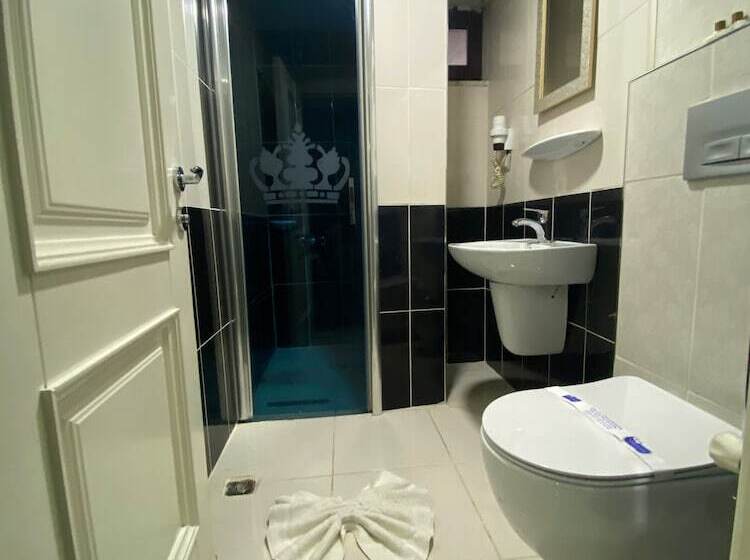 Economy Triple Room, Kent Ani