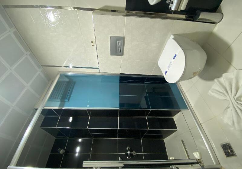 اتاق استاندارد سه نفره, Kent Ani